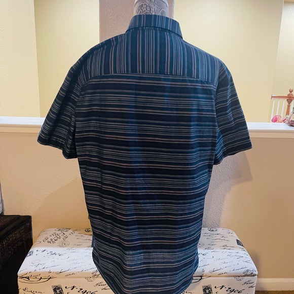 Perry Ellis slim fit button down short sleeve shirt 👕 - Picture 2 of 3
